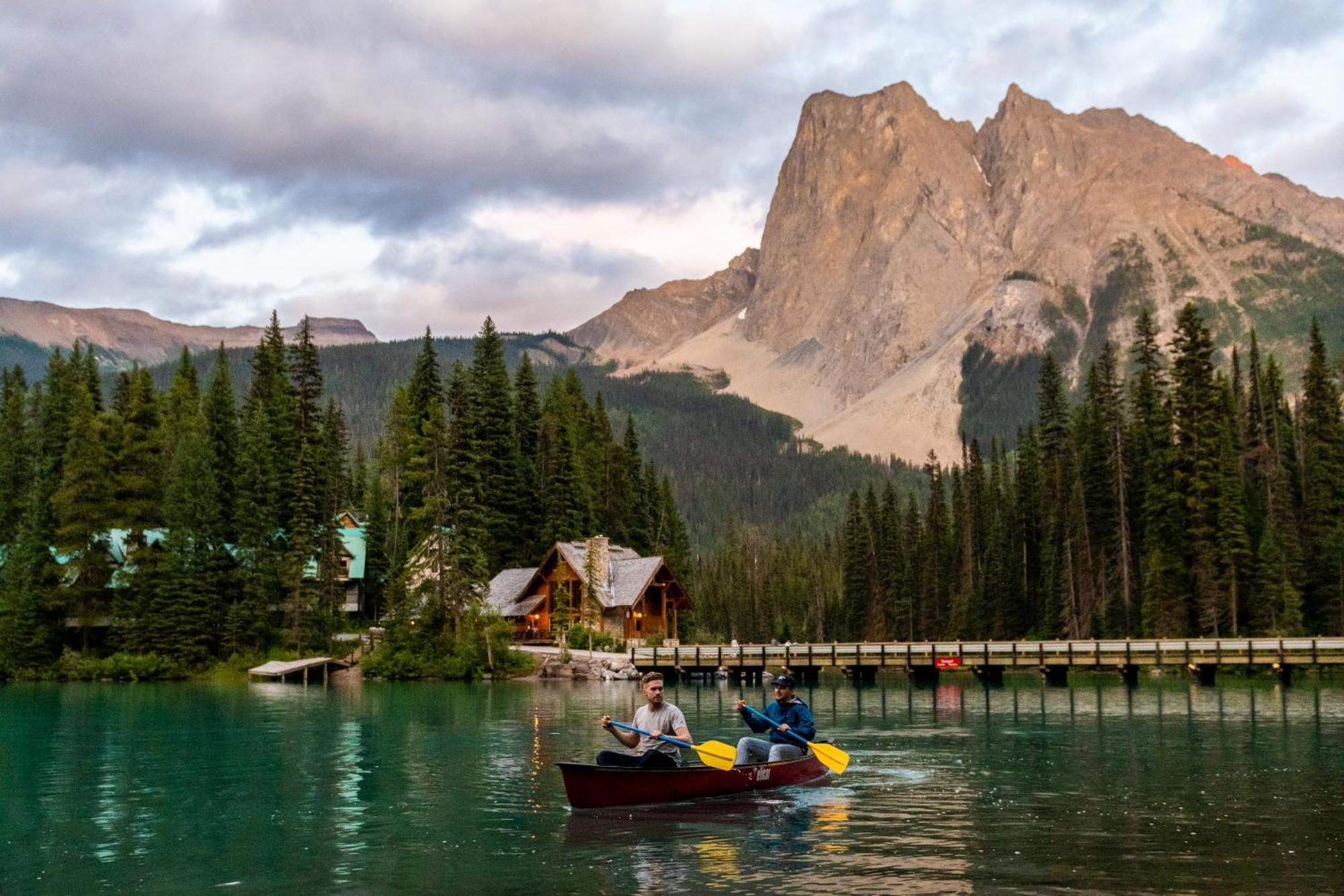 Emerald Lake Lodge Field Bagian luar foto