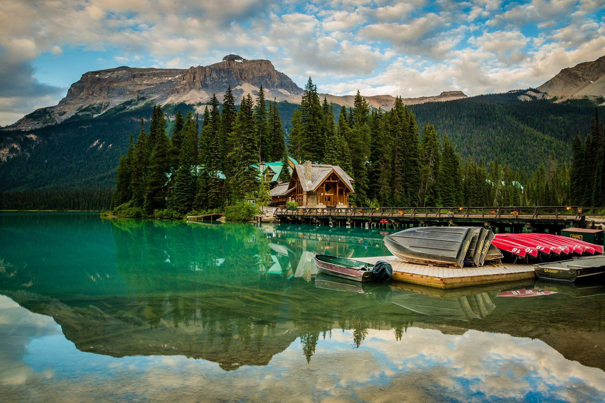 Emerald Lake Lodge Field Bagian luar foto